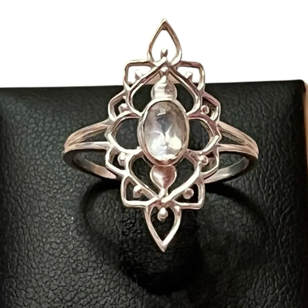 Elegant Sterling Silver Filigree Moonstone Ring Size 7-3/4